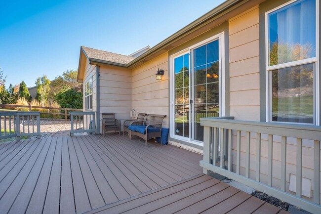 Building Photo - D20 5bdrm Home on Quiet Street in North Co...