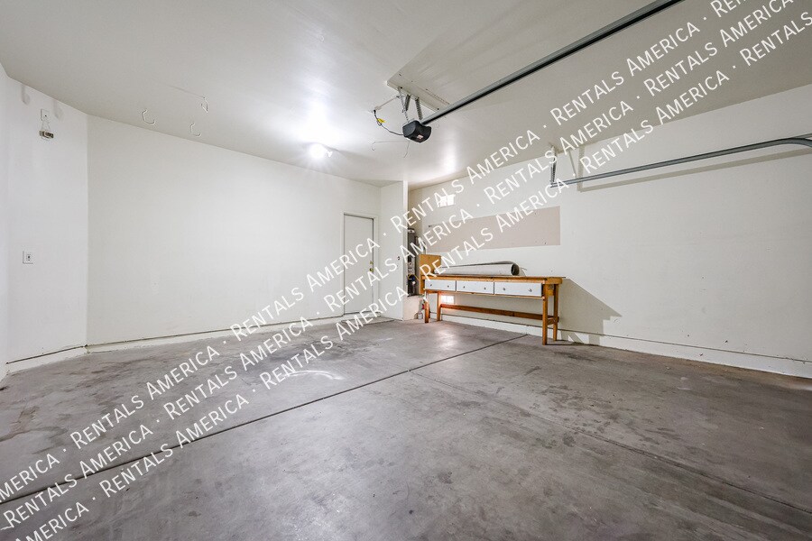 Building Photo - 1356 E Clifton Ave