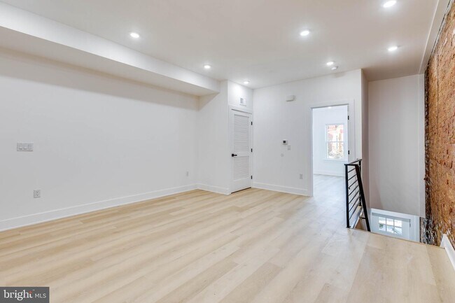 Building Photo - 6027 Delancey St