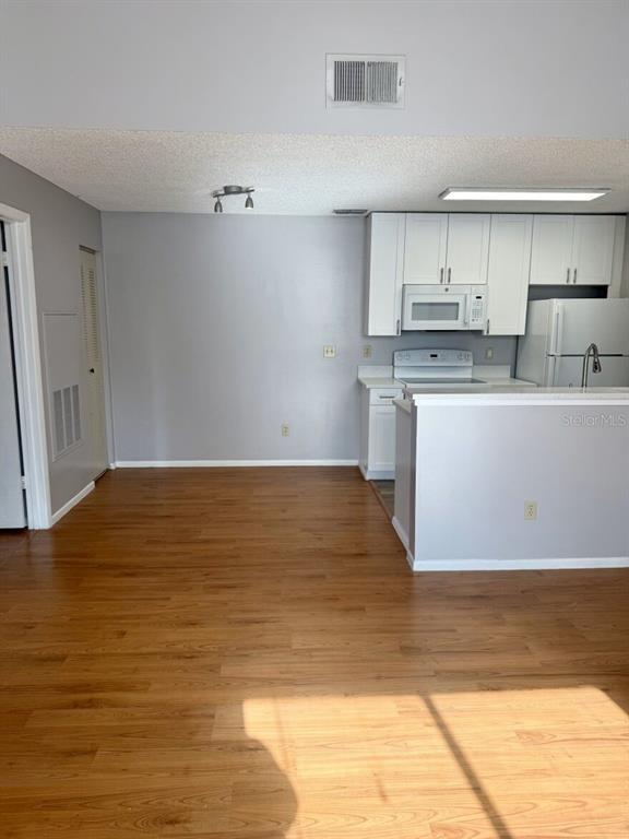 Building Photo - 711 Sugar Bay Way