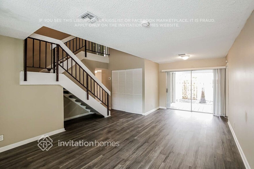 Building Photo - 1220 NW 89th Dr