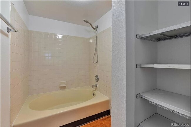 Building Photo - 942 S Walden St