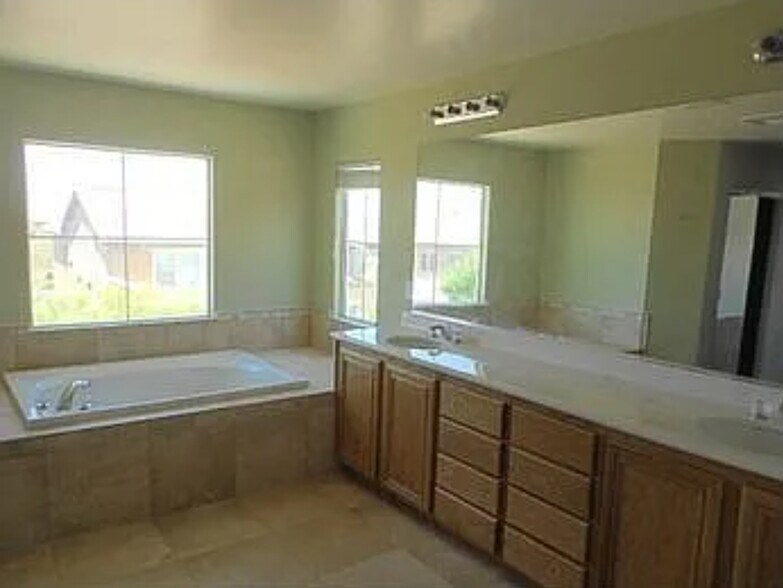 Building Photo - 7204 Mountain Den Ave