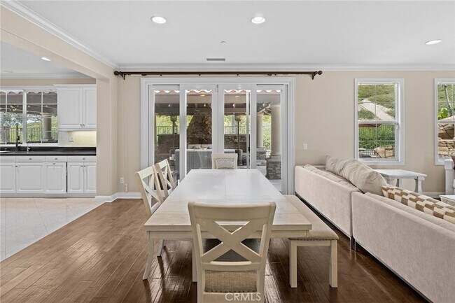 Building Photo - 1009 Newhall Terrace