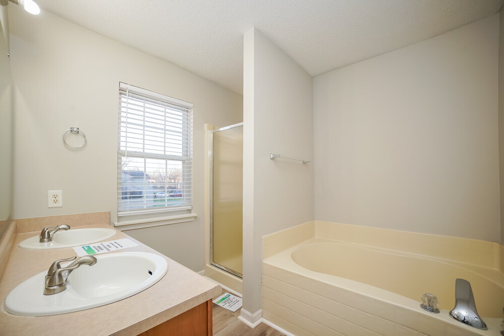 Building Photo - 10302 Draycott Way