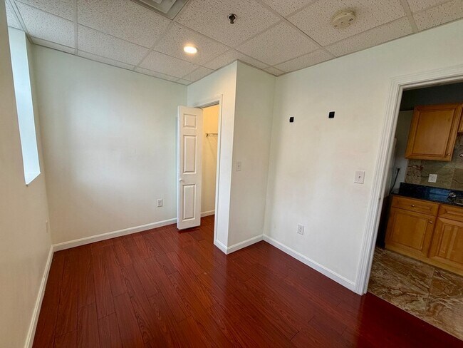 Building Photo - 72 Kneeland St