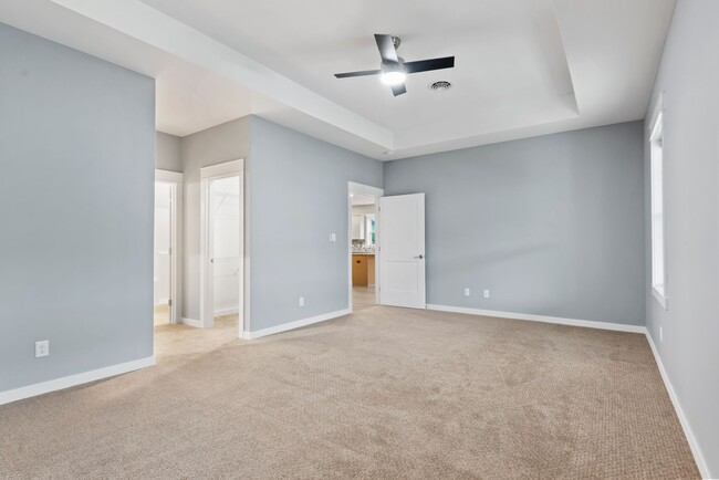 Building Photo - Luxury 3 Bed, 2.5 Bath - Townhome - AVAILABLE Nov. 17, 2025