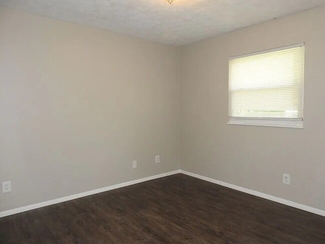 Building Photo - Logwood Ave
