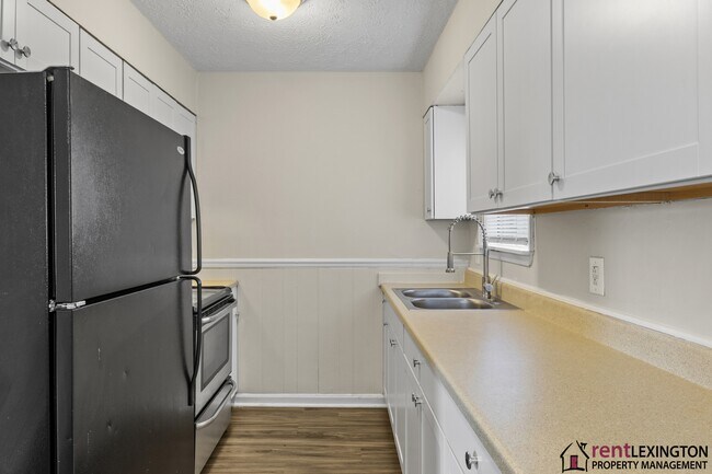 Building Photo - 3966 Northampton Dr