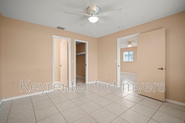Building Photo - 4406 Santa Barbara Blvd S
