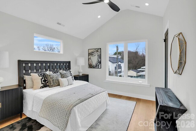 Building Photo - 142 Mattoon St