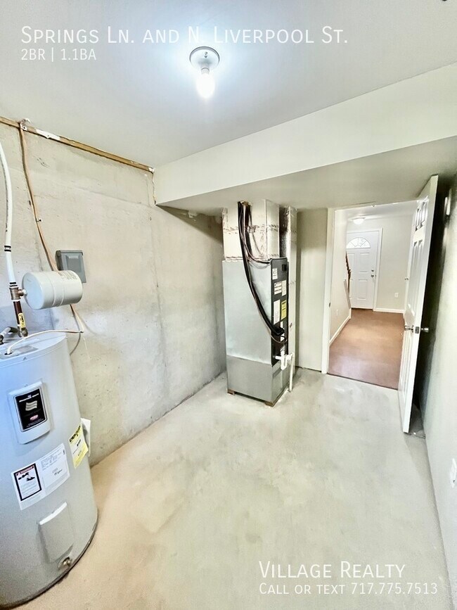Building Photo - 215 Springs Ln