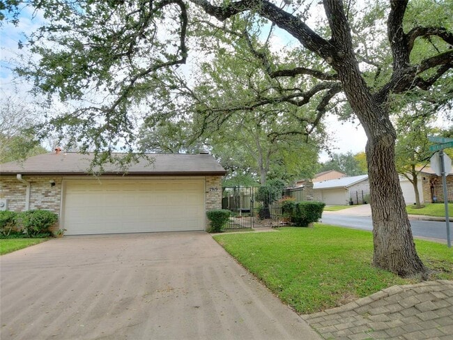 Building Photo - 7919 Ridgeline Dr N
