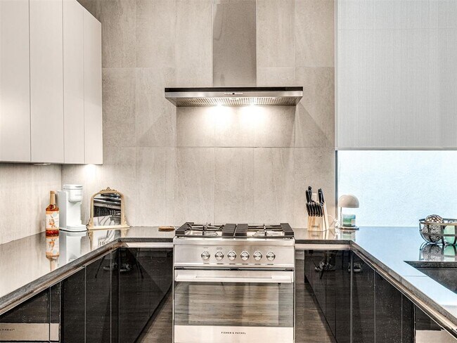 Building Photo - 825 NW 6th St