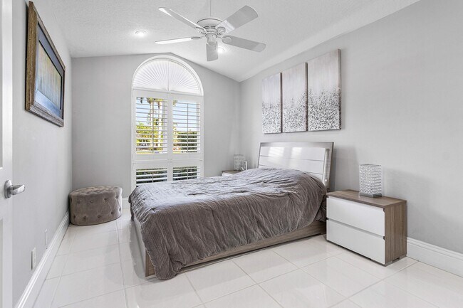 Building Photo - 20376 Hacienda Ct