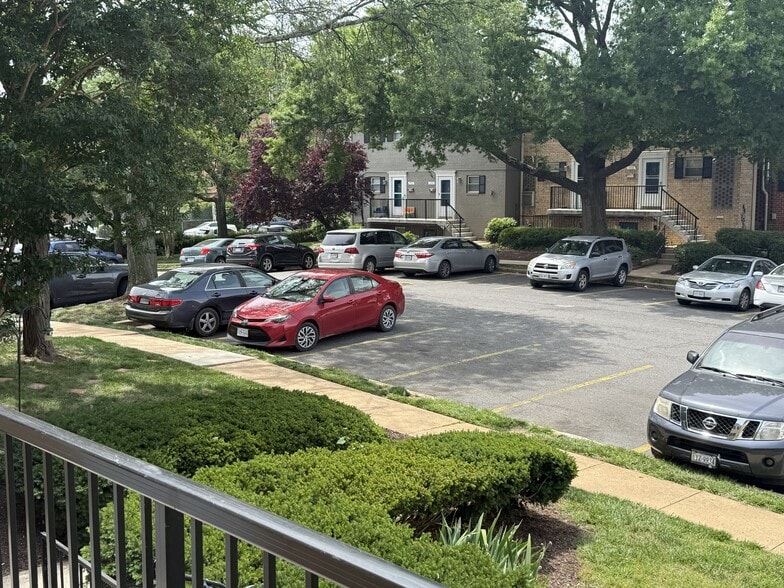Building Photo - 5909 Mayflower Ct