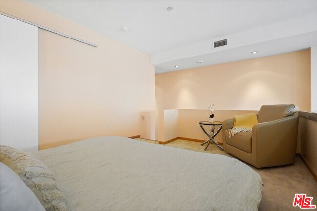Building Photo - 1100 Wilshire Blvd