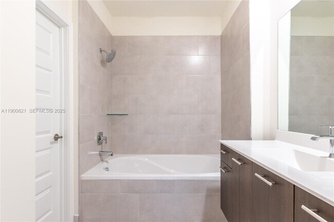 Building Photo - 4640 NW 84th Ave