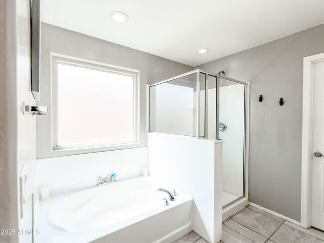 Building Photo - 761 W Desert Hollow Dr