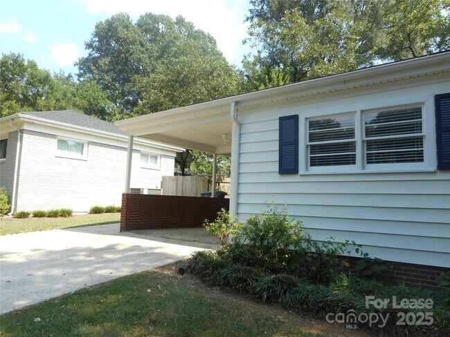 Building Photo - 1210 Norland Rd