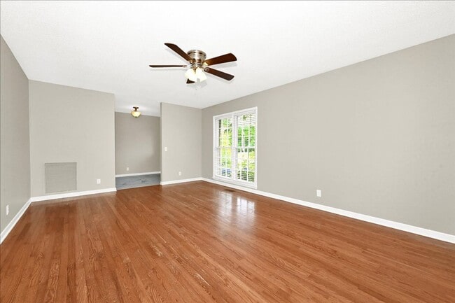 Building Photo - Beautiful 4 Br Brick home