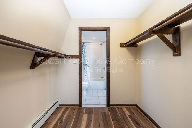 Building Photo - 42 Valley View Ln