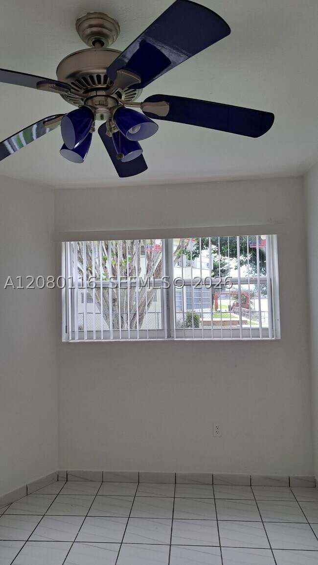 Building Photo - 1667 NE Miami Gardens Dr