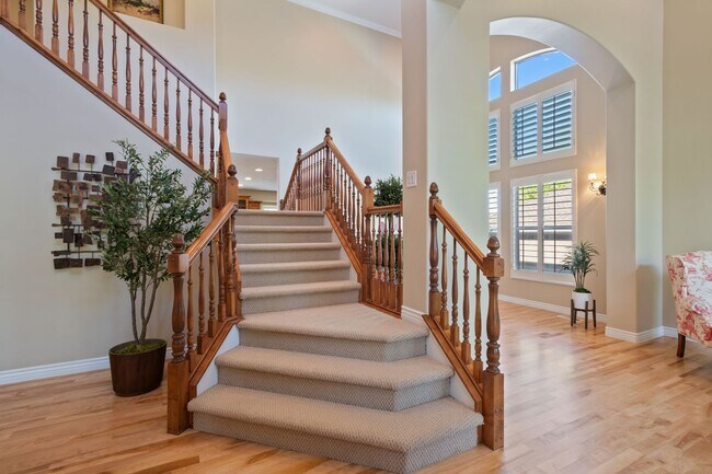 Building Photo - Executive Furnished Home For Rent In Orem!