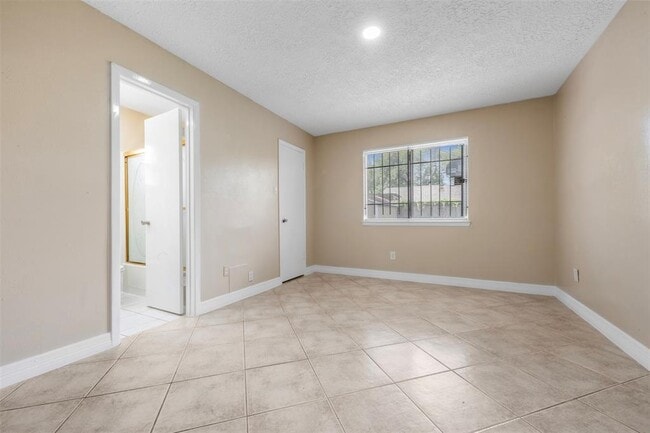 Building Photo - 6631 Villarreal Dr