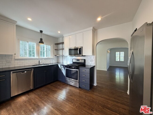 Building Photo - 6110 Scenic Ave