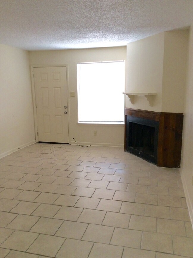 Building Photo - 2265 Anne Marie Dr