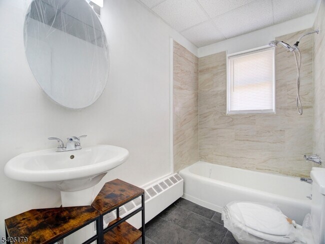 Building Photo - 365 Bloomfield Ave