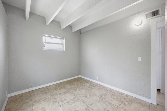 Building Photo - 812 19th St