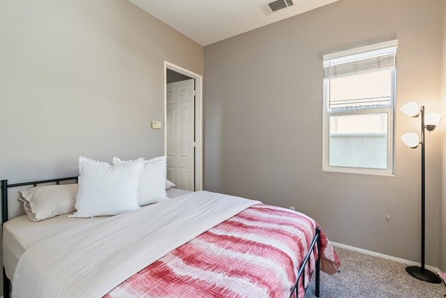 Building Photo - 49418 Wayne St