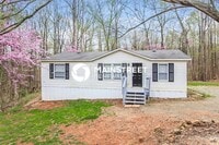 Building Photo - 3 Bedroom Pet-Friendly Home in Hillsborough, NC with Main Street Renewal