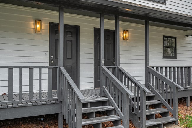 Building Photo - 1545 Springwood Dr SE