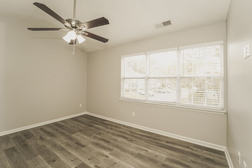 Building Photo - 5966 Cougar Ln
