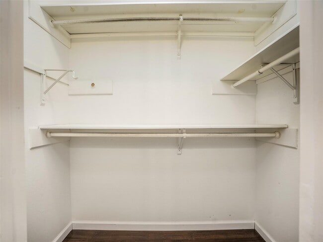 Building Photo - 746 Country Pl Dr