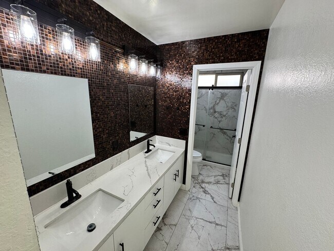 Building Photo - Remodeled 4 Bed / 3 Bath Home with Pool, Spa & Solar – Fletcher Hills