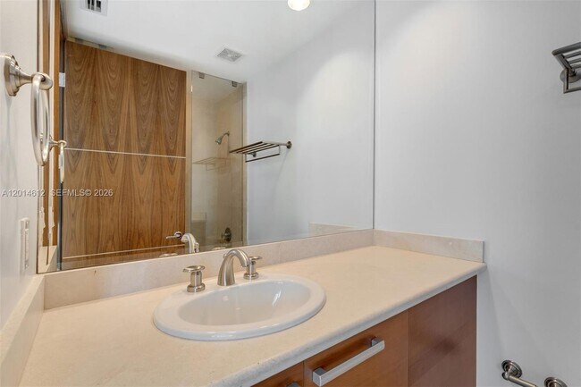 Building Photo - 5959 Collins Ave
