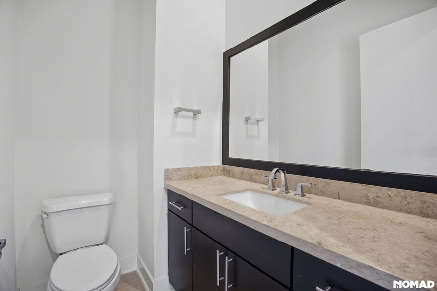 Building Photo - 1706 Alamo St