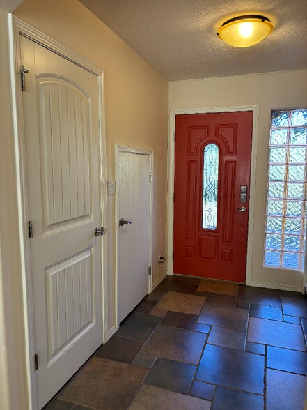 Building Photo - 24 Fleetfoot