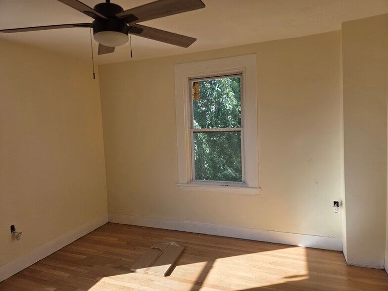 Building Photo - 20 Chilcott Pl