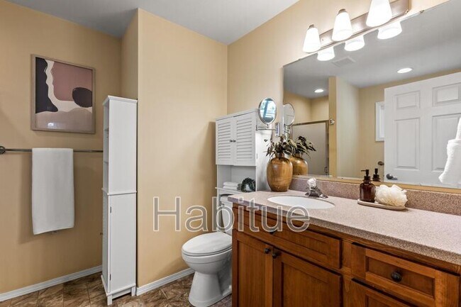 Building Photo - 2160 Dora Ln