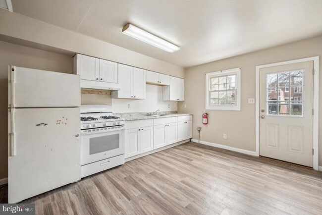 Primary Photo - 338 Ridgeway St