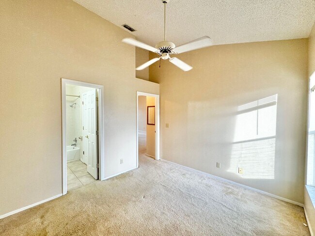 Building Photo - Winterset Condo