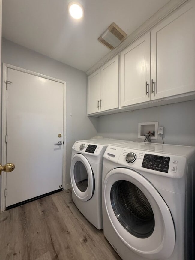 Building Photo - Nicely Renovated Home in Gated Community -...