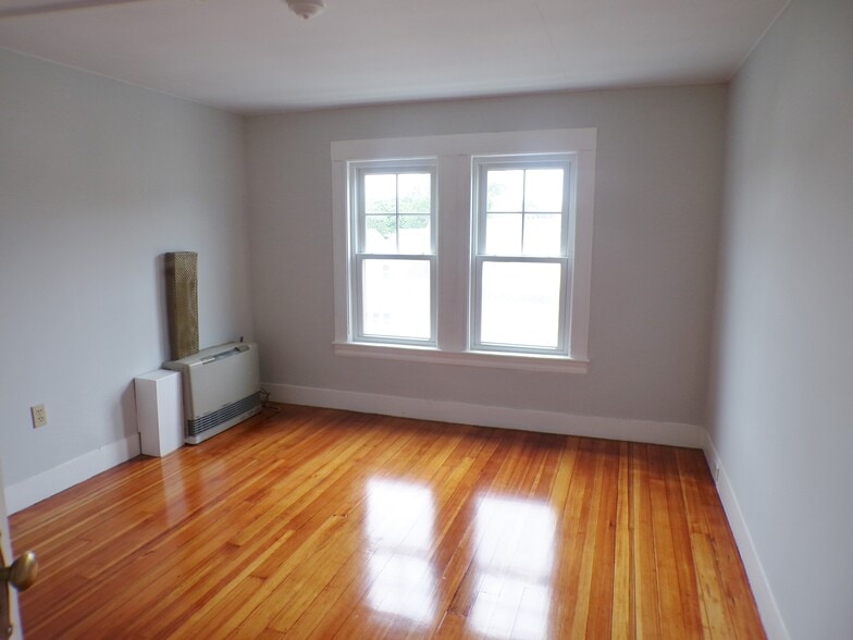 Building Photo - 119 Rockwell St