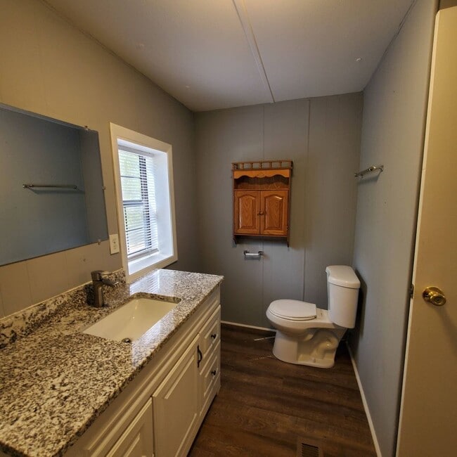 Building Photo - Southern Comfort Living: Exquisite 3BR/2BA...