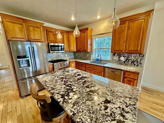 Building Photo - 4409 W Country Hls Ln